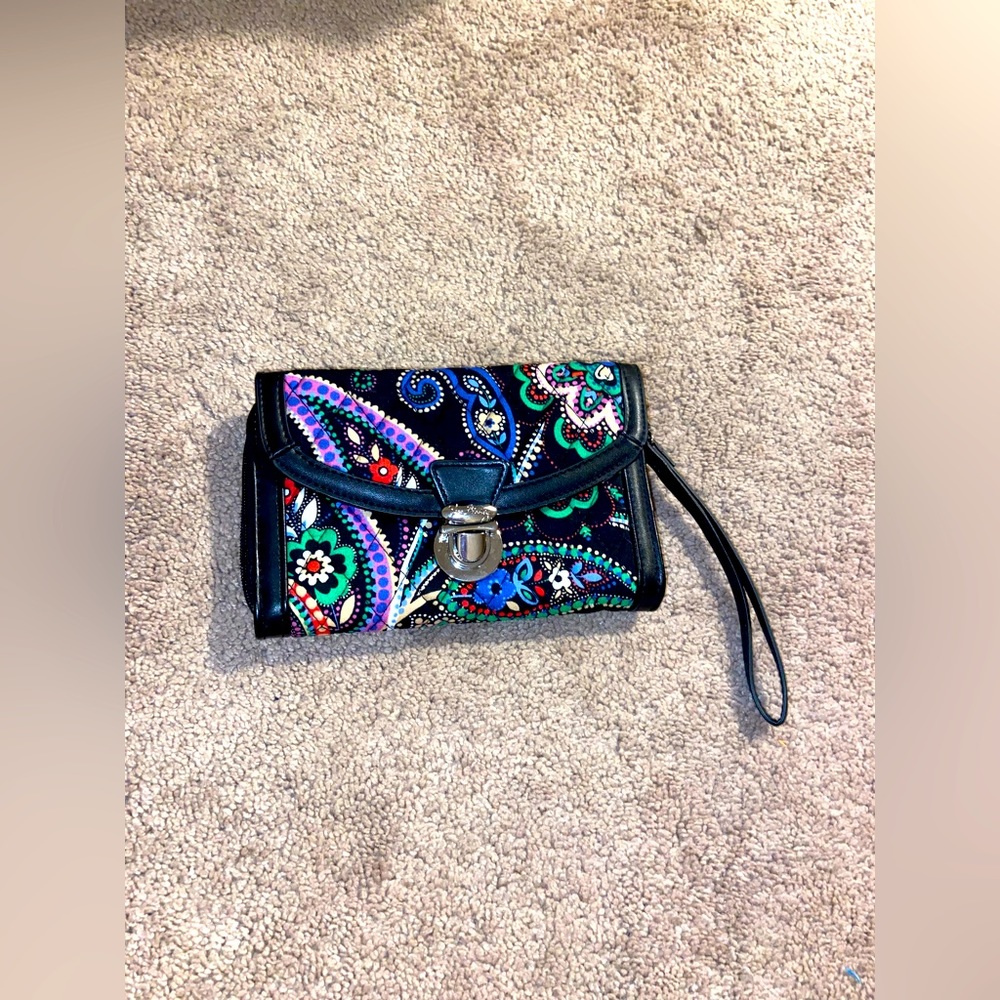 VERA BRADLEY WALLET WRISTLET!!